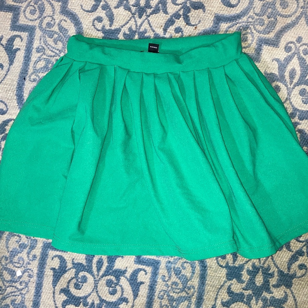⭐️⭐️ Love Brand Bright Green Pleated Skirt - youth size L